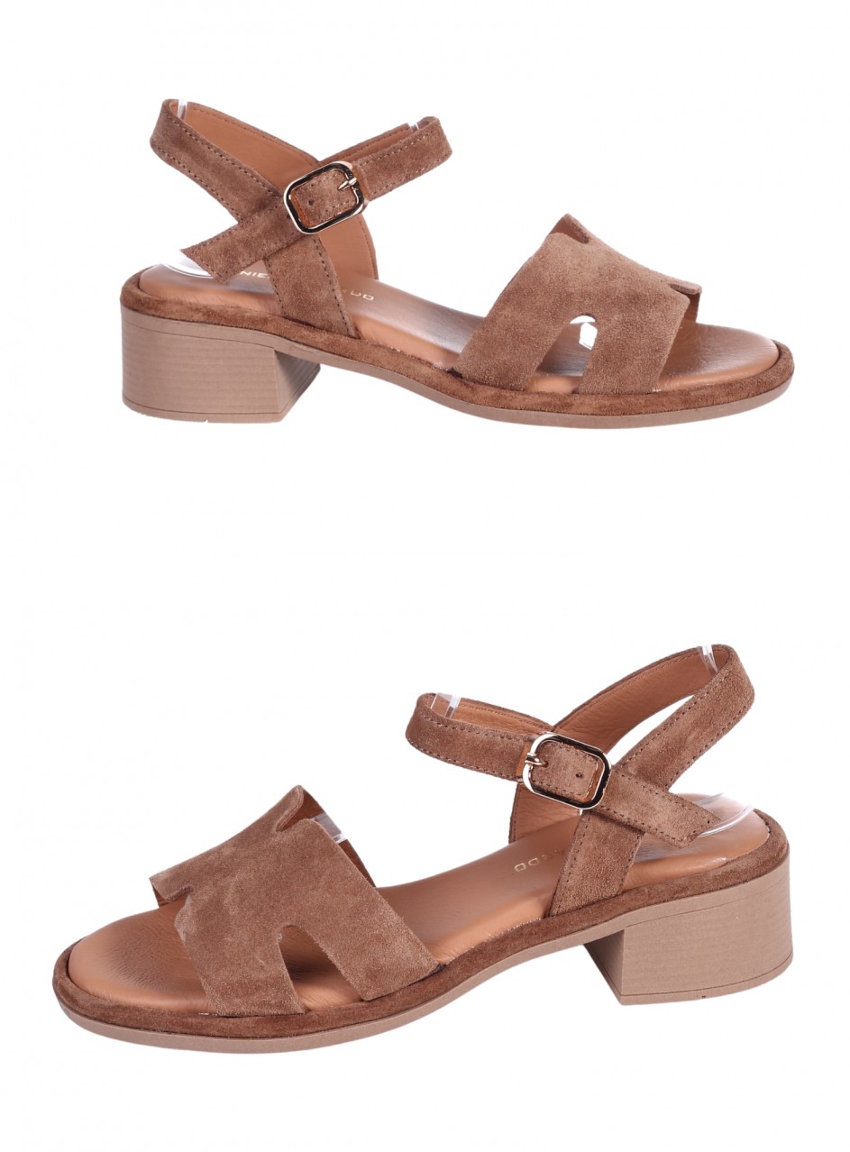 Ежедневни дамски сандали на ток от естествен велур в бежово 4AT-26252 tan