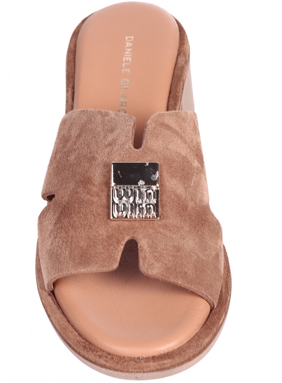 Ежедневни дамски чехли от естествен велур в бежово 5AT-26254 tan