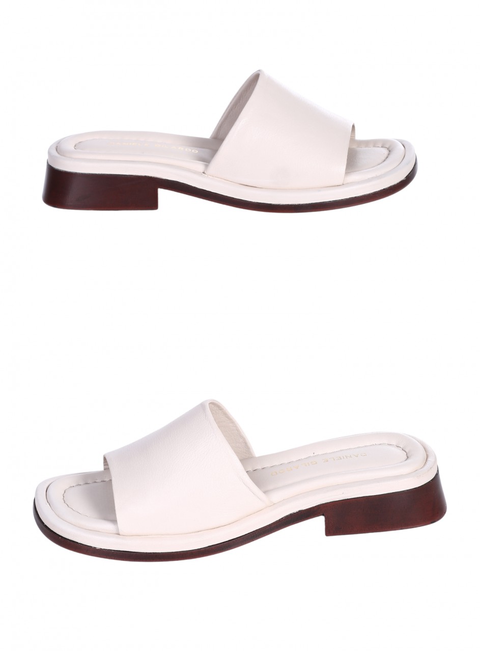 Ежедневни дамски чехли от естествена кожа в бежово 5AT-26255 beige