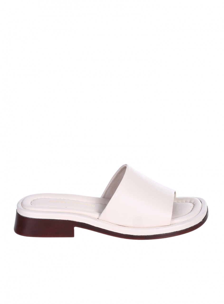 Ежедневни дамски чехли от естествена кожа в бежово 5AT-26255 beige