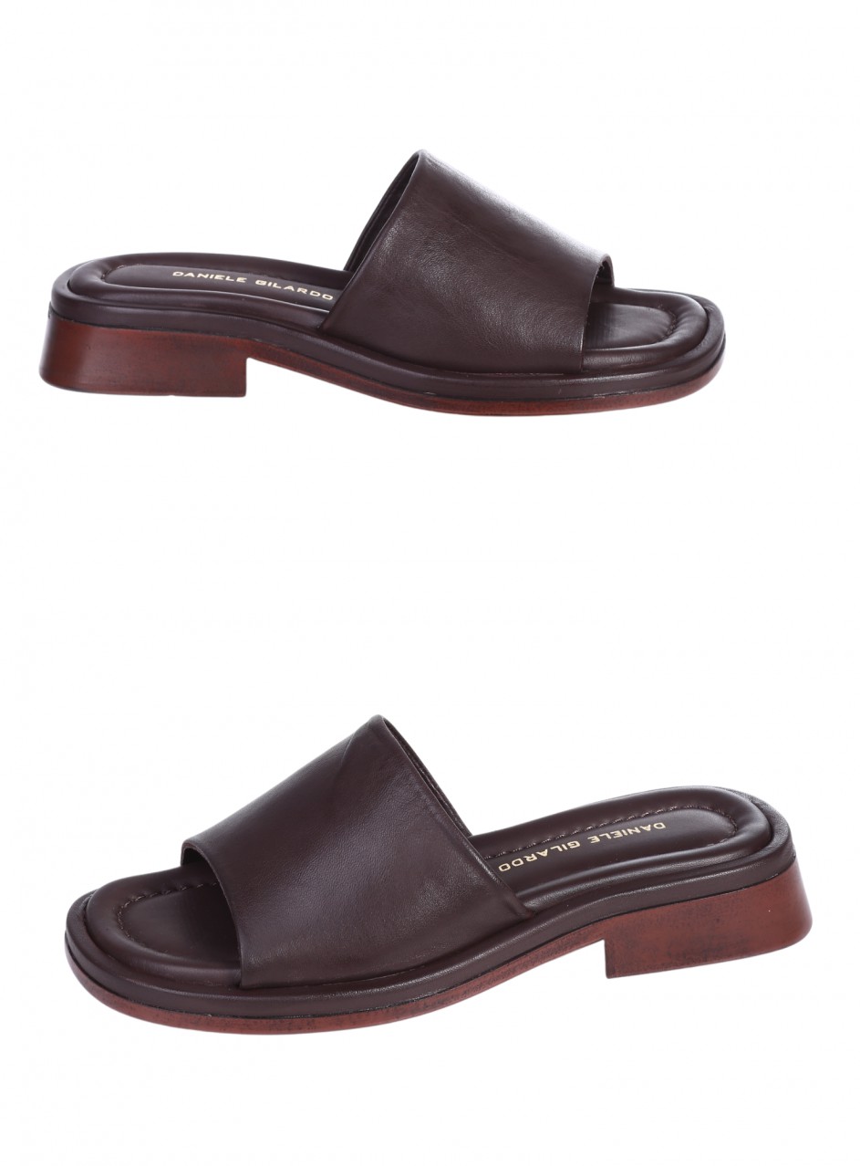 Ежедневни дамски чехли от естествена кожа в кафяво 5AT-26255 brown