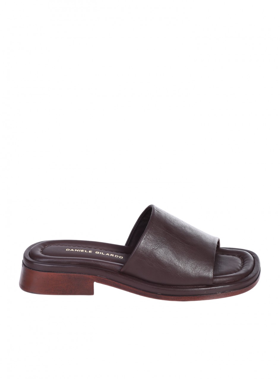 Ежедневни дамски чехли от естествена кожа в кафяво 5AT-26255 brown