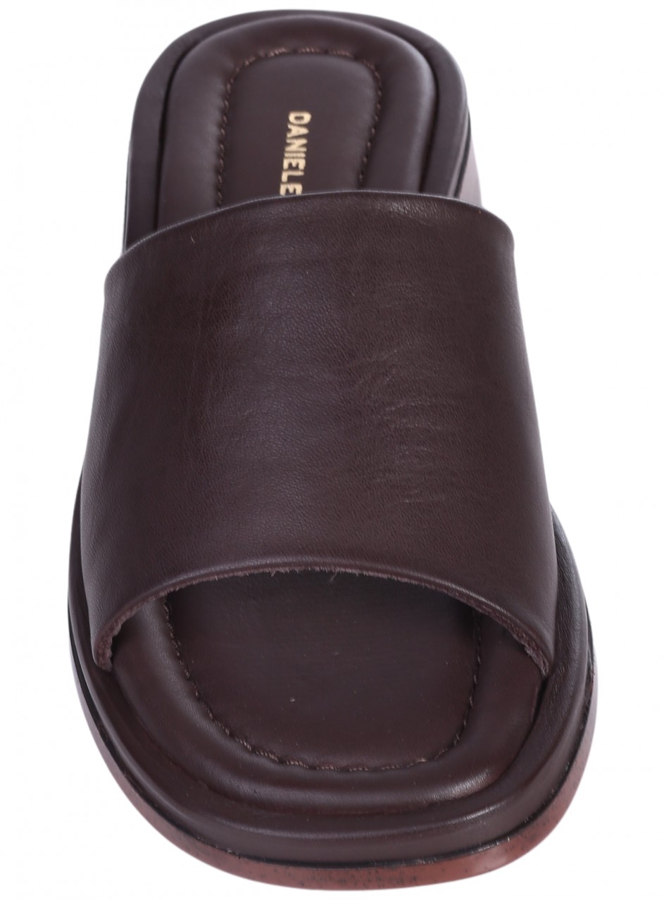 Ежедневни дамски чехли от естествена кожа в кафяво 5AT-26255 brown