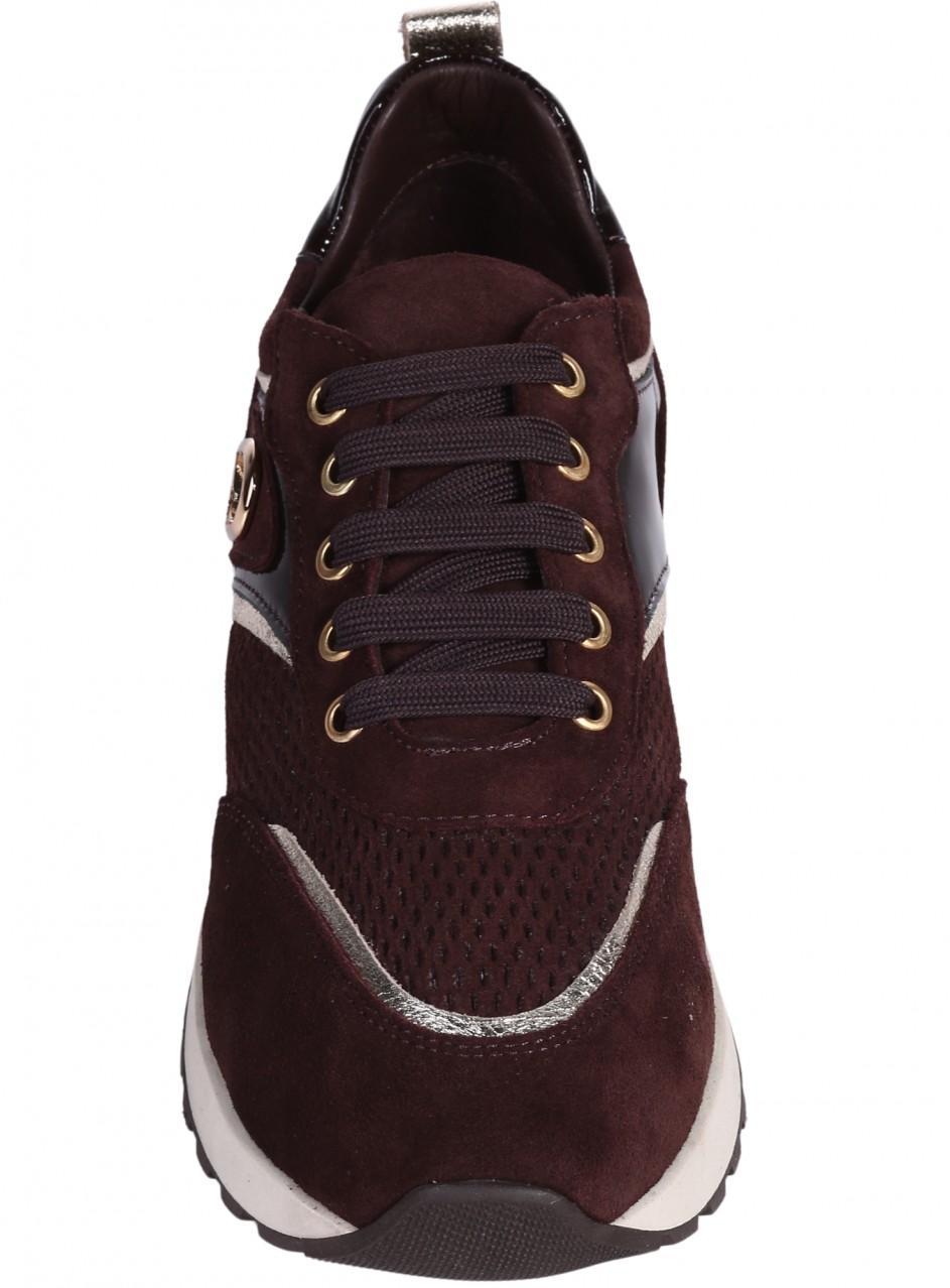 Ежедневни дамски обувки от естествен велур и лак, с декоративен метален елемент и перфорации 3AT-26291 brown