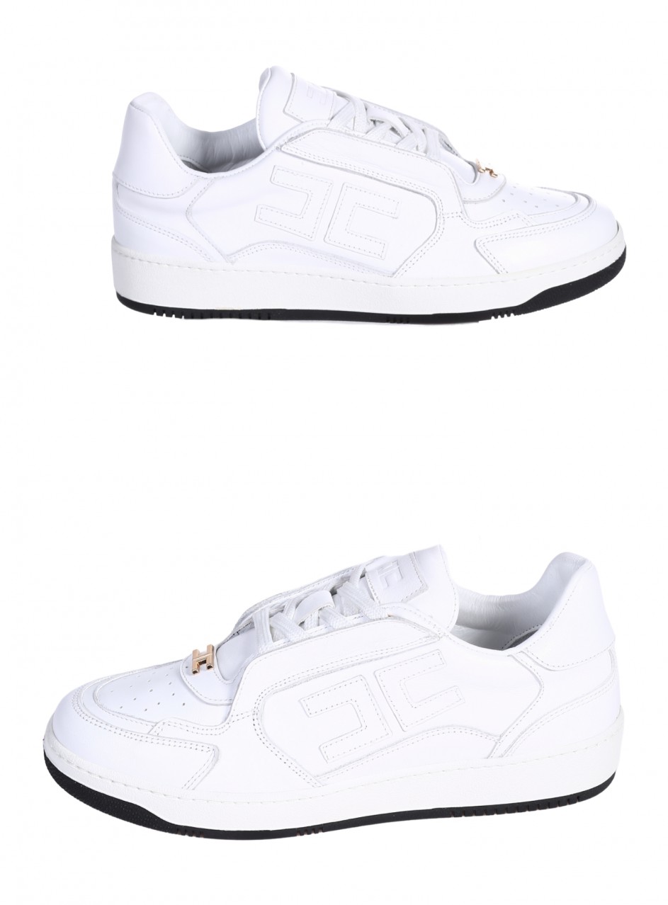 Ежедневни дамски обувки от естествена кожа, с декоративен метален елемент и перфорации в бяло 3AT-26293 white