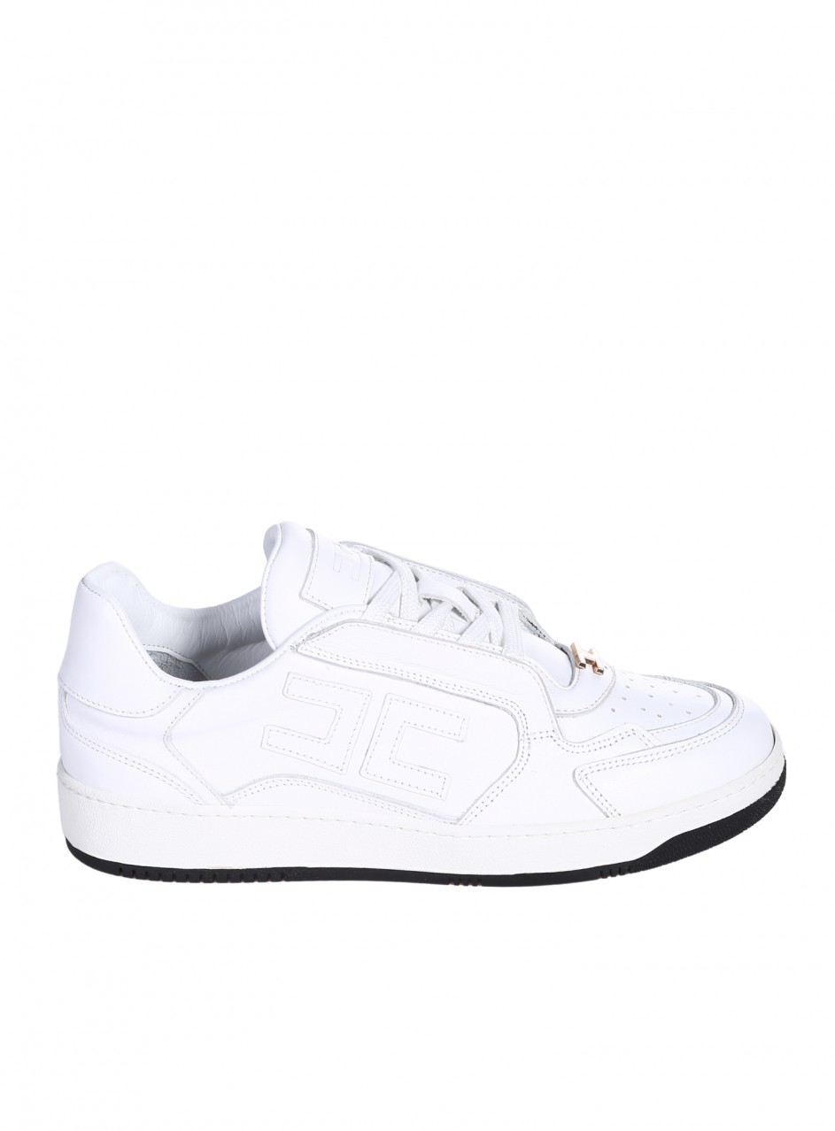 Ежедневни дамски обувки от естествена кожа, с декоративен метален елемент и перфорации в бяло 3AT-26293 white