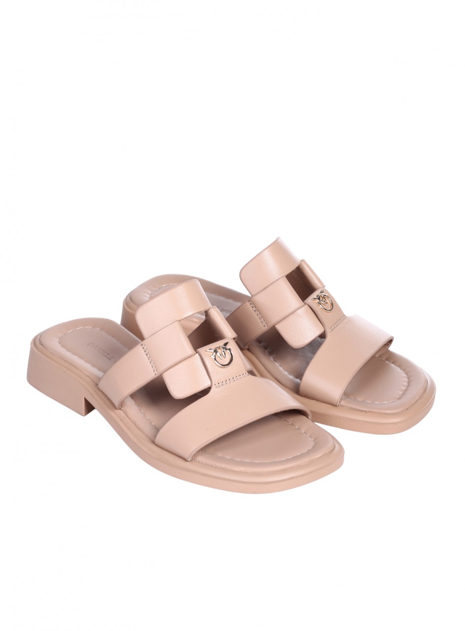 Ежедневни дамски чехли от естествена кожа, с декоративен метален орнамент в бежово 5AT-26226 nude