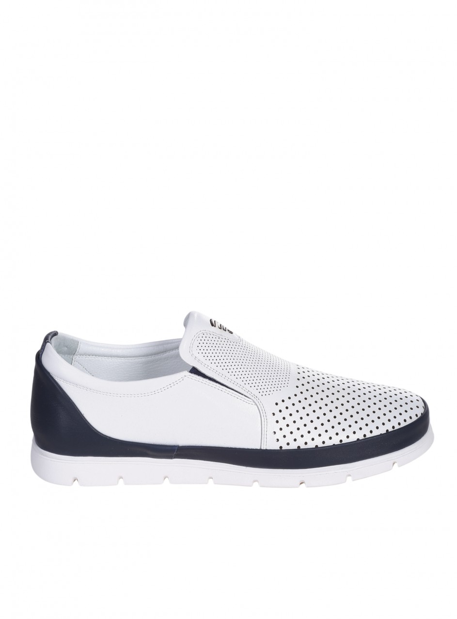 Ежедневни мъжки обувки от естествена кожа, с декоративен метален елемент и перфорации в бяло 7AT-26314 white (25401)