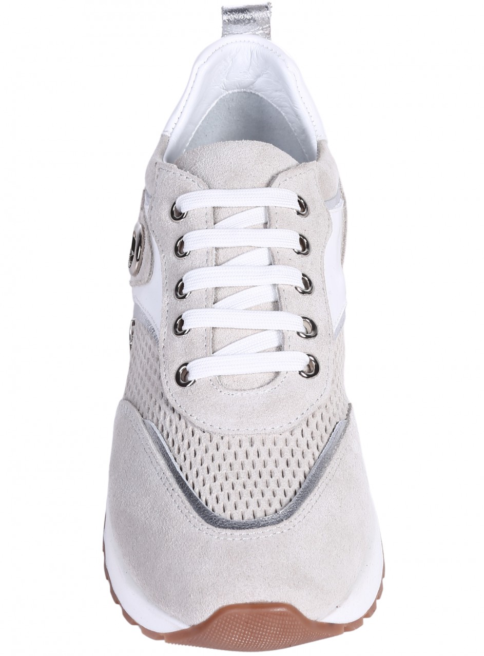Ежедневни дамски обувки от естествен велур и лак, с декоративен метален елемент и перфорации 3AT-26291 white/grey