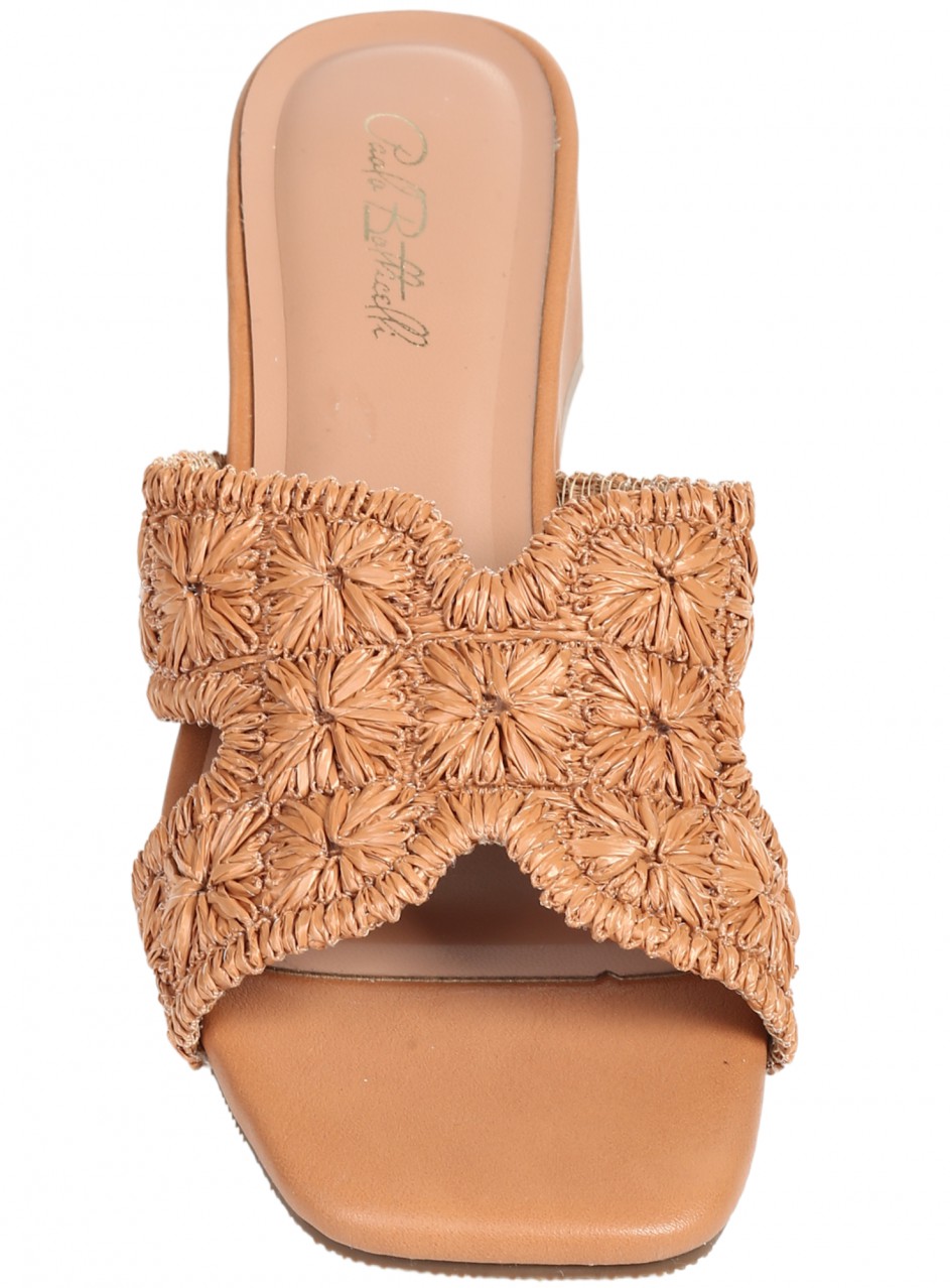 Ежедневни дамски чехли на ток в цвят камел 5C-26148 camel