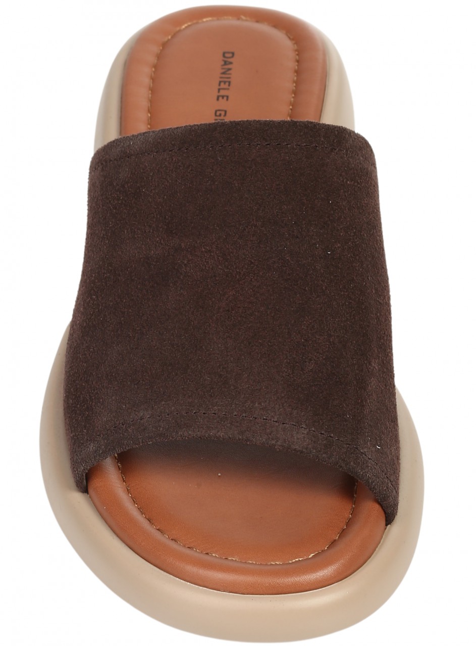 Ежедневни дамски чехли на платформа от естествен велур в черно 5AF-26119 brown