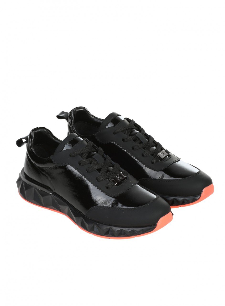 Ежедневни мъжки обувки от лак в черно 152-23305 black
