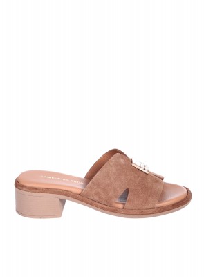 Ежедневни дамски чехли от естествен велур в бежово 5AT-26254 tan